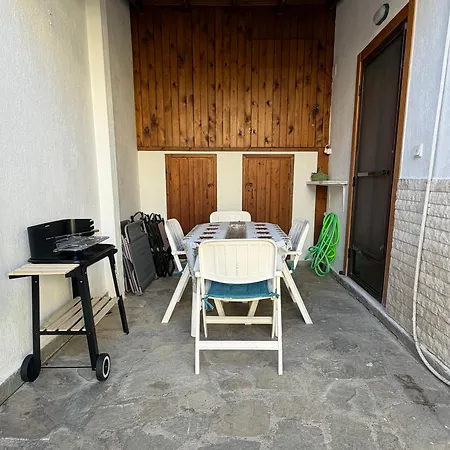 Beachfront House ニキティ
