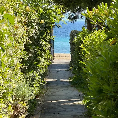 Beachfront House Tatil Evi