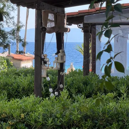 Beachfront House Tatil Evi