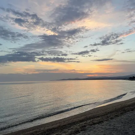Beachfront House * Nikiti (Sithonia)